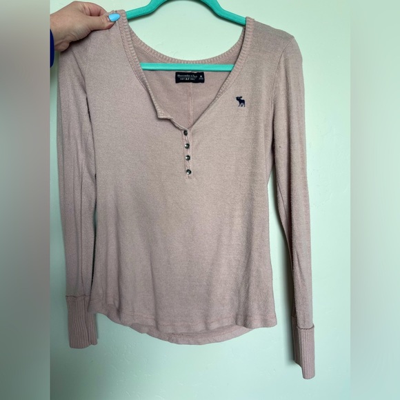 Abercrombie and Fitch stop - Picture 1 of 3